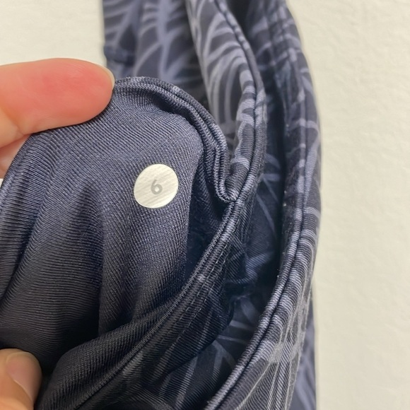 Lululemon Navy Workout Leggings Size 6 - Picture 6 of 6
